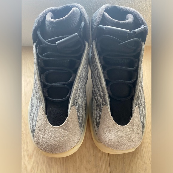 Yeezy Quantum Kids Basketball Lifestyle Model Size 11K Made by Adidas - Picture 3 of 12